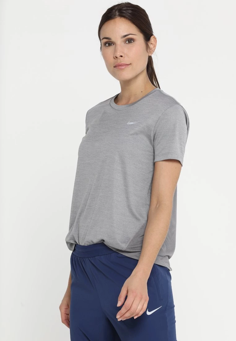 Nike Performance MILER - T-Shirt Print - Gunsmoke/reflective Silver | Damen 1 Nike Performance MILER - T-Shirt Print - Gunsmoke/reflective Silver | Damen