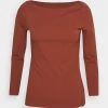 Nike Performance THE YOGA LUXE - Langarmshirt - Oxen Brown/iron Grey | Damen