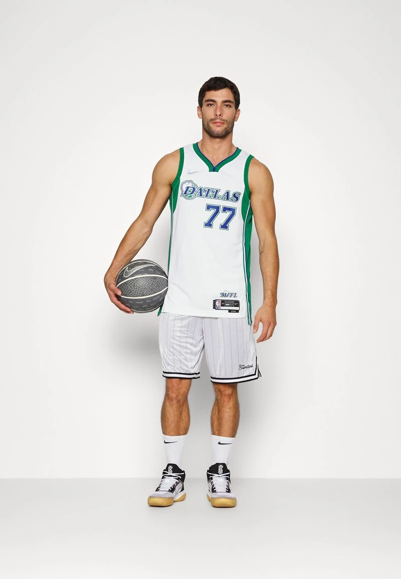 Nike Performance Herren NBA DALLAS MAVERICKS LUKA DONCIC MOMENTS MIXTAP SWINGMAN - NBA-Trikot - White/clover 2 Nike Performance Herren NBA DALLAS MAVERICKS LUKA DONCIC MOMENTS MIXTAP SWINGMAN - NBA-Trikot - White/clover – Bild 2