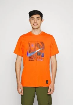 Nike Performance TEE YOGA - T-Shirt Print - Rush Orange | Herren