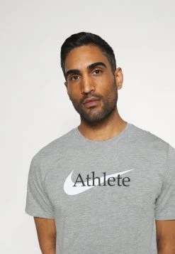 Nike Performance Herren TEE ATHLETE - T-Shirt Print - Dark Grey Heather -Angebote Nike Store 32657cb80e9b452aa8879c06bdfe76a8