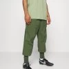 Nike Performance Herren NIKE F.C. CUFF PANT - Jogginghose - Carbon Green/white