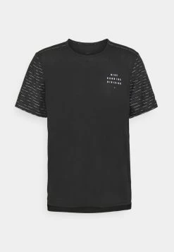 Nike Performance Herren RUN RISE - T-Shirt Print - Black/silver