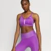 Nike Performance Damen INDY V NECK BRA - Sport-BH Mit Leichter Stützkraft - Wild Berry/violet Shock/white