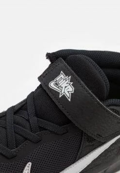 Nike Performance TEAM HUSTLE D 10 FLYEASE UNISEX - Basketballschuh - Black/metallic Silver/volt/white -Angebote Nike Store 3670a15b7cb443c3a6d769001c4c177f