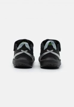 Nike Performance TEAM HUSTLE 10 UNISEX - Basketballschuh - Black/metallic Silver/volt/white -Angebote Nike Store 375bff4f3f27458e9e3b590a85316038