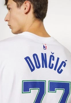 Nike Performance NBA LUKA DONCIC DALLAS MAVERICKS MOMENTS MIXTAPES NAME AND NUMBER - Vereinsmannschaften - White | Herren 11 Nike Performance NBA LUKA DONCIC DALLAS MAVERICKS MOMENTS MIXTAPES NAME AND NUMBER - Vereinsmannschaften - White | Herren -Angebote Nike Store 378e3fd7899142c8863eefdd2245035b