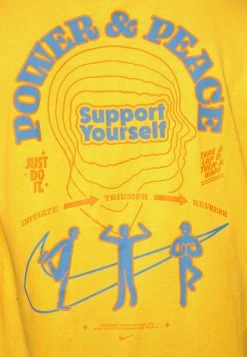 Nike Performance Herren TEE STORY PACK - T-Shirt Print - University Gold -Angebote Nike Store 3c5256ae376a4a27977f6dc3cce9a99b