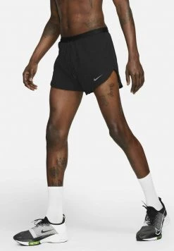 Nike Performance DRI-FIT RUN DIVISION PINNACLE - Kurze Sporthose - Black/black | Herren