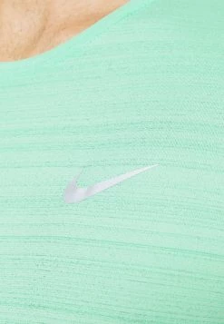 Nike Performance Herren MILER TOP - Sport T-shirt - Green Glow/reflective Silver -Angebote Nike Store 3d4a1cee8f574002b8170367bae85761