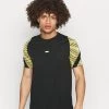Nike Performance STRIKE 21 - Sport T-shirt - Black/saturn Gold/black/white | Herren
