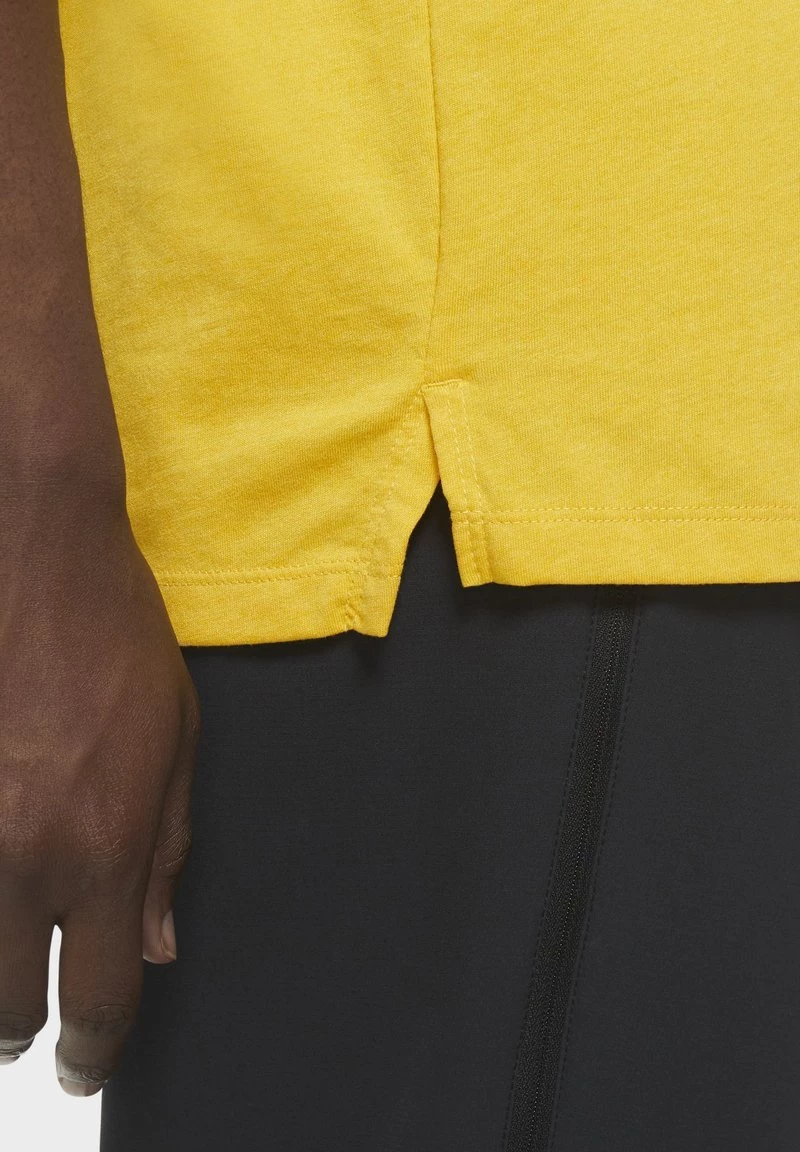 Nike Performance BURNOUT - T-Shirt Print - Dark Sulphur/sequoia | Herren 6 Nike Performance BURNOUT - T-Shirt Print - Dark Sulphur/sequoia | Herren – Bild 6