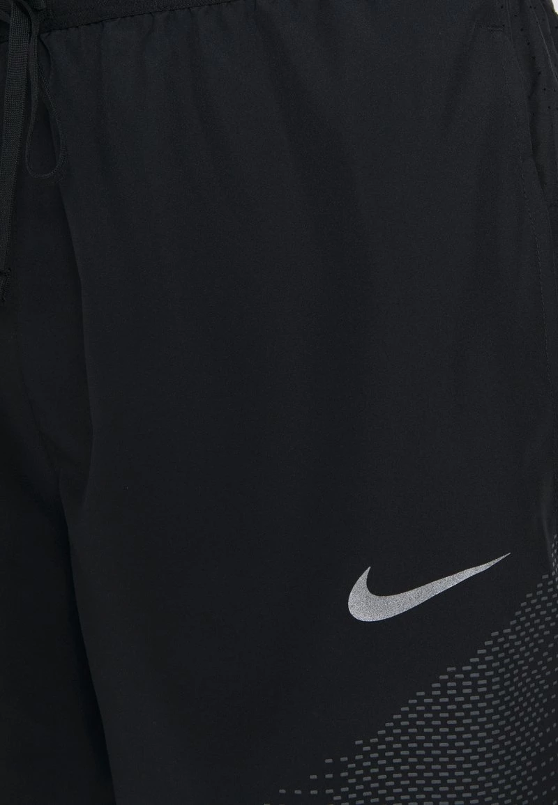 Nike Performance Herren M NK DF RDV FLX STRD - Kurze Sporthose - Black/silver 3 Nike Performance Herren M NK DF RDV FLX STRD - Kurze Sporthose - Black/silver – Bild 3