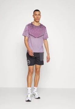 Nike Performance Herren RUN - Sport T-shirt - Black/sangria/doll/reflective Silver -Angebote Nike Store 4179b094308a48e1a00b964fa2df3a65