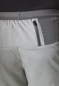 Nike Performance Herren M DF FLX STRIDEIN BF - Kurze Sporthose - Iron Grey/heather/reflective Silver 11 Nike Performance Herren M DF FLX STRIDEIN BF - Kurze Sporthose - Iron Grey/heather/reflective Silver -Angebote Nike Store 421d0b9f8bab4d499b8086bbc1857a26