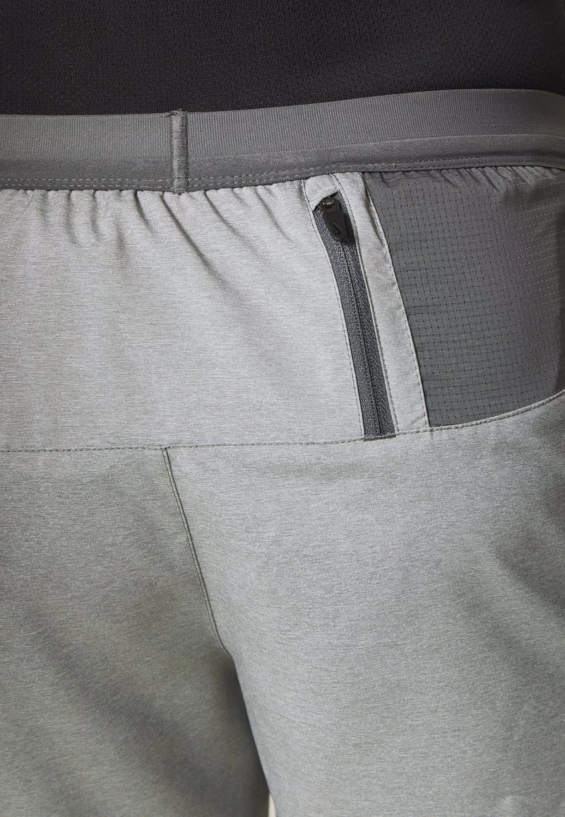 Nike Performance Herren M DF FLX STRIDEIN BF - Kurze Sporthose - Iron Grey/heather/reflective Silver 5 Nike Performance Herren M DF FLX STRIDEIN BF - Kurze Sporthose - Iron Grey/heather/reflective Silver – Bild 5