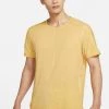 Nike Performance HERREN YOGA KURZARM - T-Shirt Basic - Gelb