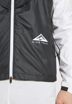 Nike Performance TRAIL WINDRUNNER - Laufjacke - Black/smoke Grey/white | Herren -Angebote Nike Store 4635b0e07740443591d942b78324d543
