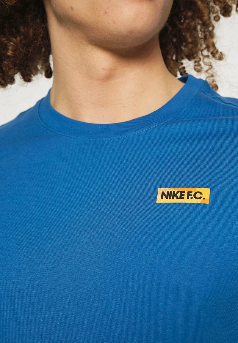 Nike Performance FC TEE SEASONAL - T-Shirt Print - Dark Marina Blue | Herren 5 Nike Performance FC TEE SEASONAL - T-Shirt Print - Dark Marina Blue | Herren – Bild 5