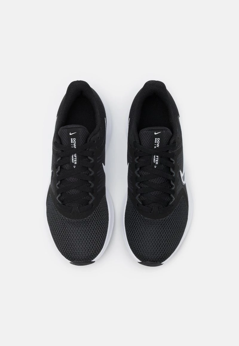 Nike Performance Damen DOWNSHIFTER 11 - Laufschuh Stabilität - Black/white/dark Smoke Grey 4 Nike Performance Damen DOWNSHIFTER 11 - Laufschuh Stabilität - Black/white/dark Smoke Grey – Bild 4