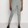 Nike Performance Damen ESSENTIAL PANT - Jogginghose - Particle Grey/silver