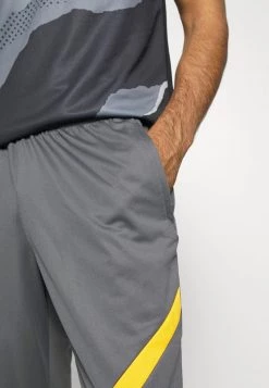 Nike Performance Herren KAIZER CHIEFS PANT - Jogginghose - Iron Grey/taxi -Angebote Nike Store 46698b7b70e9412aba77f8a0ecf450b1