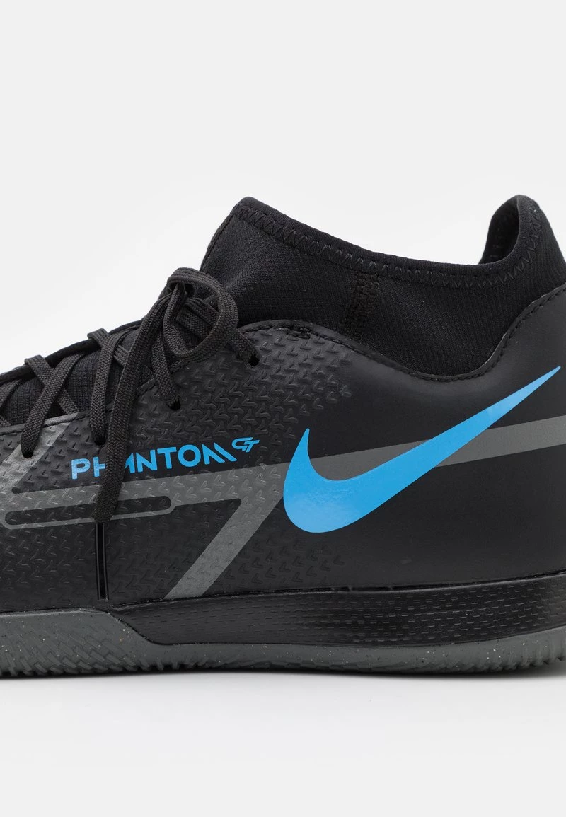 Nike Performance Unisex PHANTOM GT2 ACADEMY DF IC - Fußballschuh Halle - Black/iron Grey 6 Nike Performance Unisex PHANTOM GT2 ACADEMY DF IC - Fußballschuh Halle - Black/iron Grey – Bild 6
