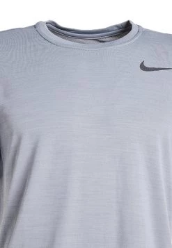 Nike Performance Herren M NK DRY SUPERSET TOP SS - T-Shirt Basic - Smoke Grey/black 5 Nike Performance Herren M NK DRY SUPERSET TOP SS - T-Shirt Basic - Smoke Grey/black -Angebote Nike Store 46d27b6d4ce24933ae940e74c4049c4d