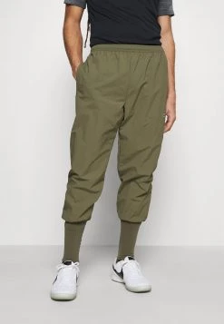Nike Performance Herren FC CUFF PANT - Jogginghose - Medium Olive/white/reflective Silver