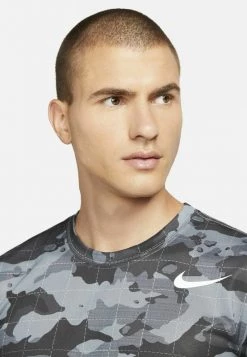 Nike Performance Herren TEE CAMO - T-Shirt Print - Grau -Angebote Nike Store 49240f4a75004c898129460a2ae46116