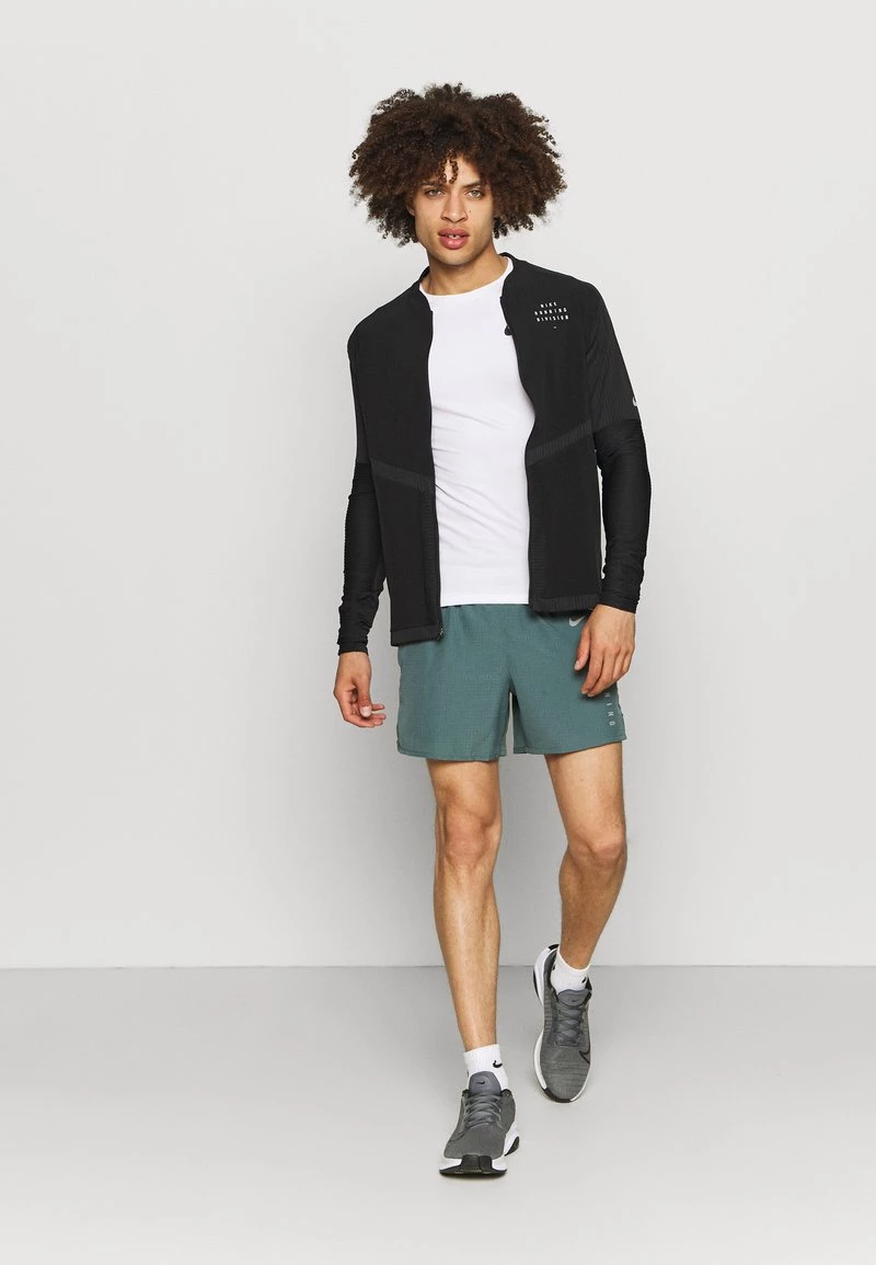 Nike Performance Herren RUN ELEMENT - Laufjacke - Black/silver 2 Nike Performance Herren RUN ELEMENT - Laufjacke - Black/silver – Bild 2