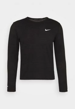 Nike Performance Herren MILER - Sport T-shirt - Black/silver 10 Nike Performance Herren MILER - Sport T-shirt - Black/silver -Angebote Nike Store 4b095b2808f04bd787a298ae8407a056