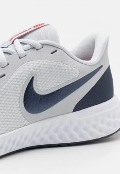 Nike Performance Herren REVOLUTION 5 - Laufschuh Neutral - Pure Platinum/thunder Blue/chile Red/white -Angebote Nike Store 4bdd22552d294f2a9c424f46f3636f58