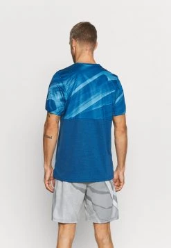 Nike Performance Herren SUPERSET ENERGY - Sport T-shirt - Dutch Blue/court Blue/volt -Angebote Nike Store 4c6b1a17f35a40ef804e81db475c8050