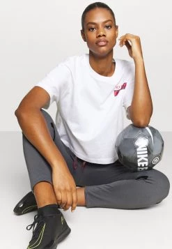 Nike Performance Damen PARIS ST GERMAIN TRAVEL PANT - Vereinsmannschaften - Dark Grey/black/siren Red 10 Nike Performance Damen PARIS ST GERMAIN TRAVEL PANT - Vereinsmannschaften - Dark Grey/black/siren Red -Angebote Nike Store 4deb4cc274274ecd91dc17caa6390f40