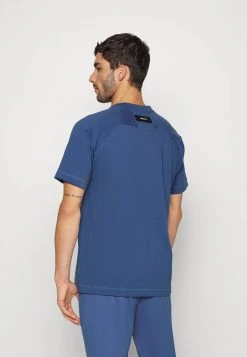 Nike Performance Herren FC TRIBUNA - T-Shirt Basic - Mystic Navy/habanero Red/white -Angebote Nike Store 4e4041d2791d4f24930a547d1f1d8948