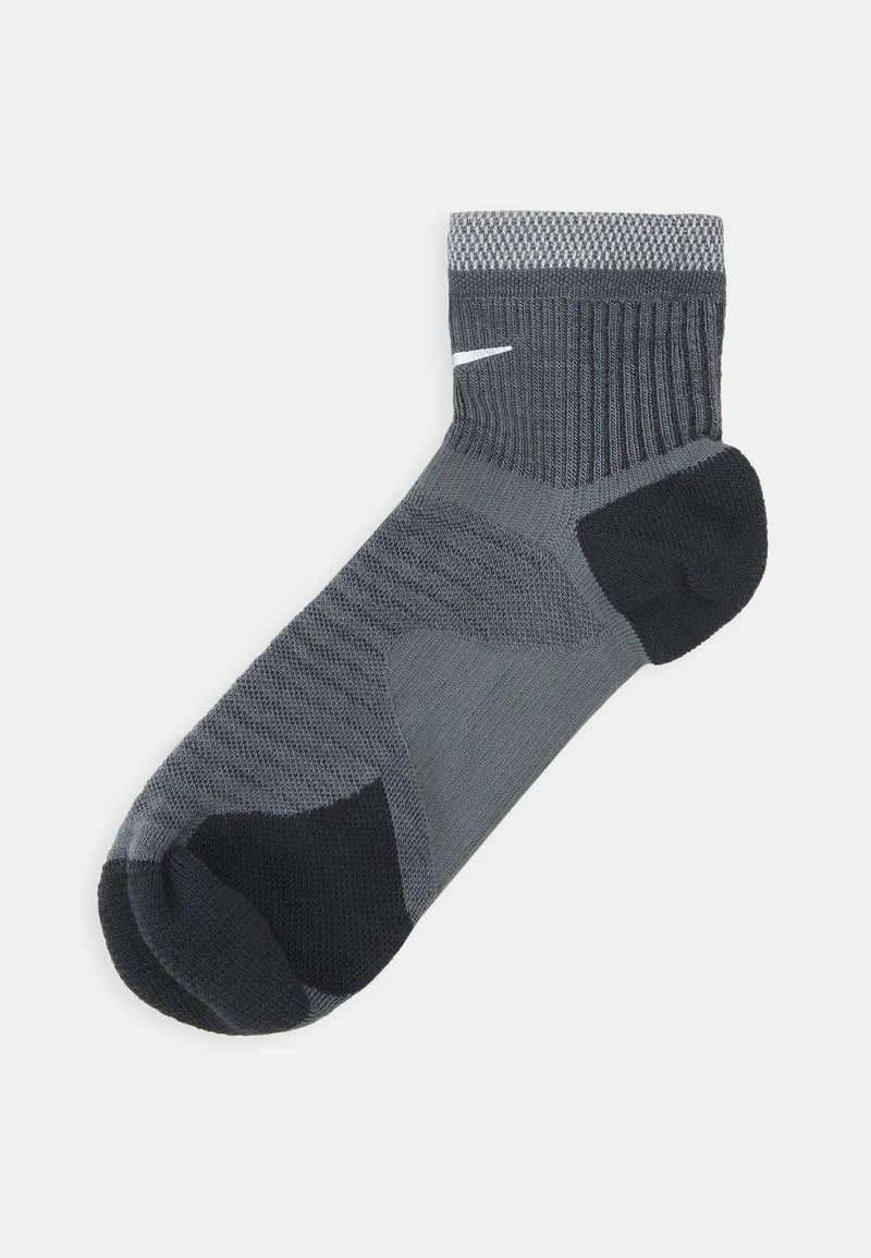 Nike Performance SPARK ANKLE UNISEX - Sportsocken - Smoke Grey/black/silver 1 Nike Performance SPARK ANKLE UNISEX - Sportsocken - Smoke Grey/black/silver