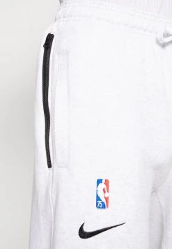Nike Performance Herren NBA BROOKLYN NETS PANT - Jogginghose - Birch Heather/white/black -Angebote Nike Store 50614282793446799fceb5503dc9d47b