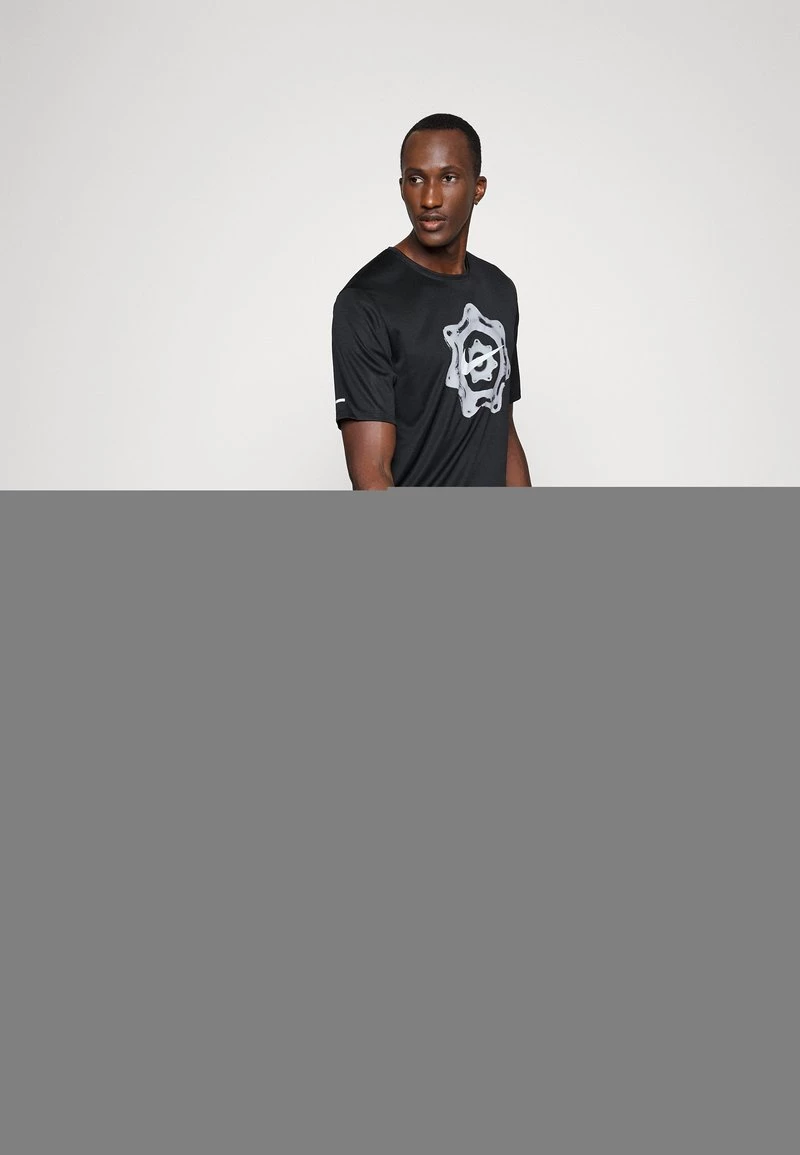 Nike Performance Herren STRIDE - Kurze Sporthose - Black/reflective Silver 2 Nike Performance Herren STRIDE - Kurze Sporthose - Black/reflective Silver – Bild 2