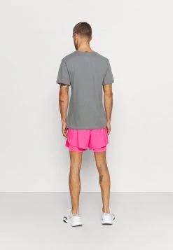 Nike Performance Herren TEE TRAIL - T-Shirt Print - Smoke Grey -Angebote Nike Store 5179841b55f34f0cbccf4458467995b0