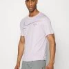 Nike Performance Herren RUN MILER - Sport T-shirt - Doll/sangria