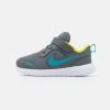Nike Performance REVOLUTION 5 UNISEX - Laufschuh Neutral - Smoke Grey/chlorine Blue/high Voltage/white
