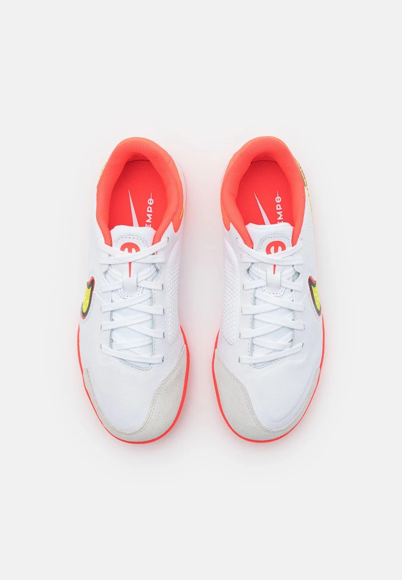 Nike Performance JR. TIEMPO LEGEND 9 ACADEMY IC UNISEX - Fußballschuh Halle - Weiß/gelb/rot 4 Nike Performance JR. TIEMPO LEGEND 9 ACADEMY IC UNISEX - Fußballschuh Halle - Weiß/gelb/rot – Bild 4