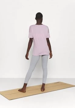 Nike Performance LAYER - T-Shirt Basic - Plum Fog/venice | Damen -Angebote Nike Store 5d77f0c6471143b0bee95fea98962521