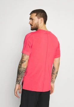 Nike Performance M NK DRY TOP - T-Shirt Basic - Fusion Red | Herren -Angebote Nike Store 5e5cccb6decc42df907fb9e77150bf31