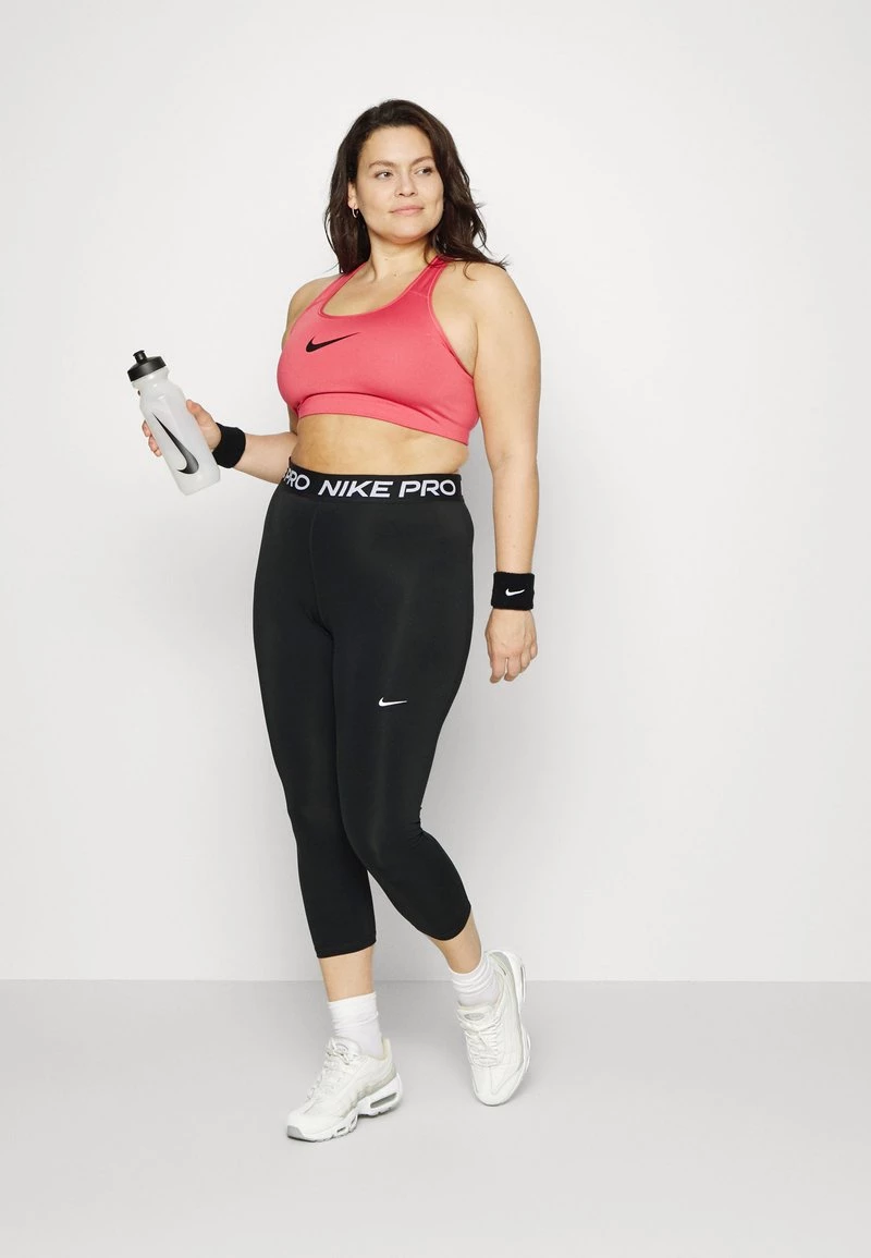 Nike Performance Damen NIKE SPORT-BH MIT MITTLEREM HALT OHNE POLSTER (GROSSE GRÖSSE) - Sport-BH Mit Mittlerer Stützkraft - Archaeo Pink/black 2 Nike Performance Damen NIKE SPORT-BH MIT MITTLEREM HALT OHNE POLSTER (GROSSE GRÖSSE) - Sport-BH Mit Mittlerer Stützkraft - Archaeo Pink/black – Bild 2