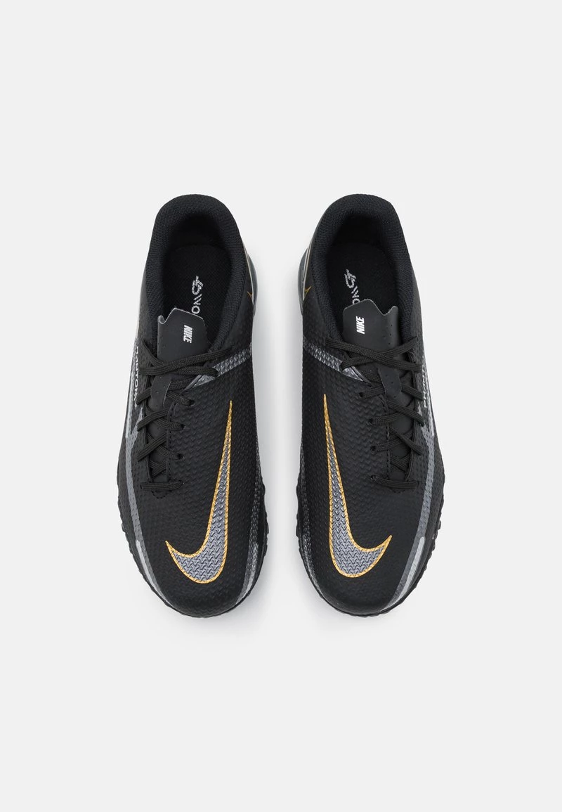 Nike Performance JR PHANTOM GT2 ACADEMY TF UNISEX - Fußballschuh Multinocken - Black/metallic Dark Grey/metallic Gold 4 Nike Performance JR PHANTOM GT2 ACADEMY TF UNISEX - Fußballschuh Multinocken - Black/metallic Dark Grey/metallic Gold – Bild 4
