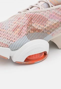Nike Performance Damen AIR ZOOM SUPERREP 2 - Trainingsschuh - Desert Sand/metallic Copper/summit White/crimson Bliss/light Armory Blue 11 Nike Performance Damen AIR ZOOM SUPERREP 2 - Trainingsschuh - Desert Sand/metallic Copper/summit White/crimson Bliss/light Armory Blue -Angebote Nike Store 6116b485366c485988acbfb3bffaab5a
