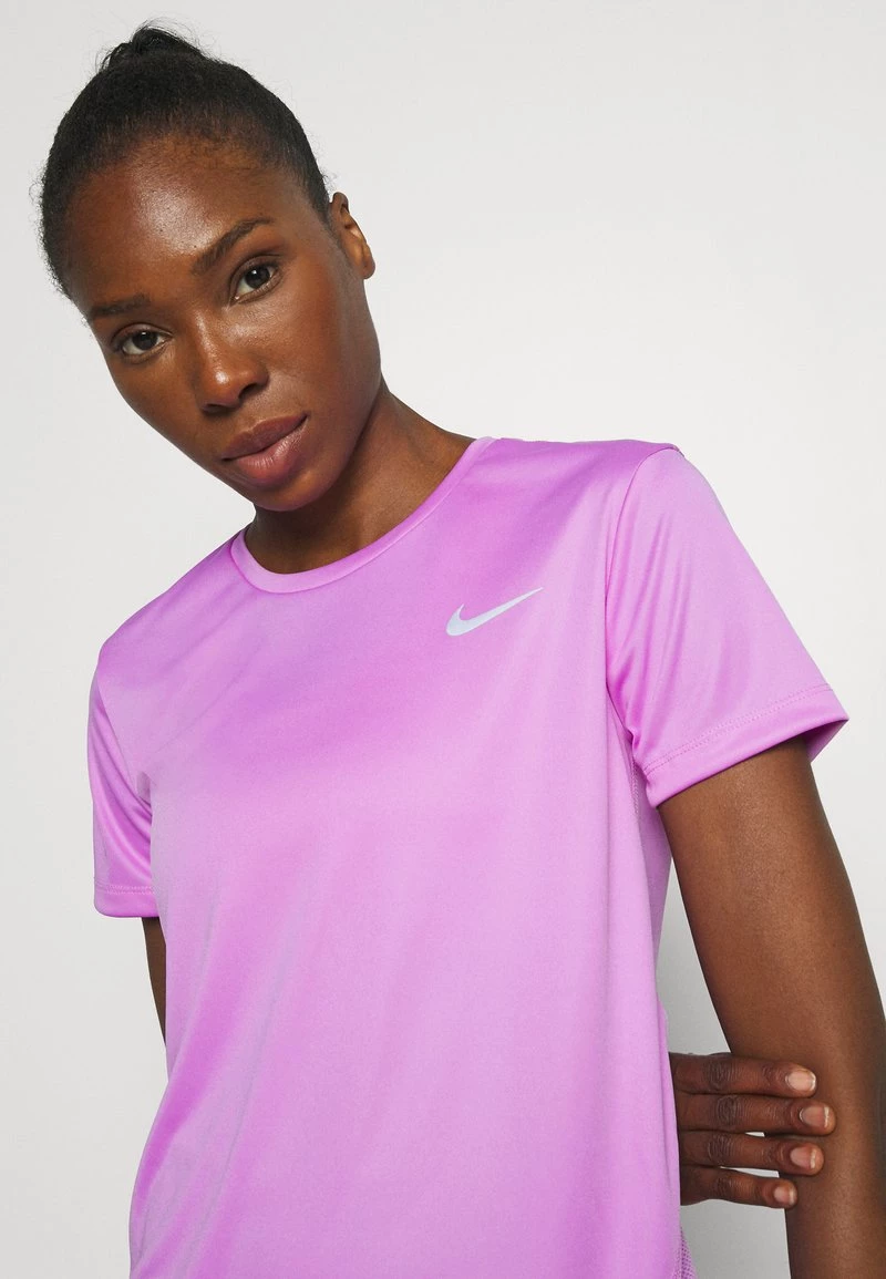 Nike Performance Damen MILER - T-Shirt Print - Fuchsia Glow/reflective Silver 4 Nike Performance Damen MILER - T-Shirt Print - Fuchsia Glow/reflective Silver – Bild 4