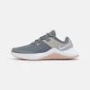 Nike Performance Damen MC TRAINER - Trainingsschuh - Smoke Grey/hydrogen Blue/pink Oxford/college Grey/white/pale Coral